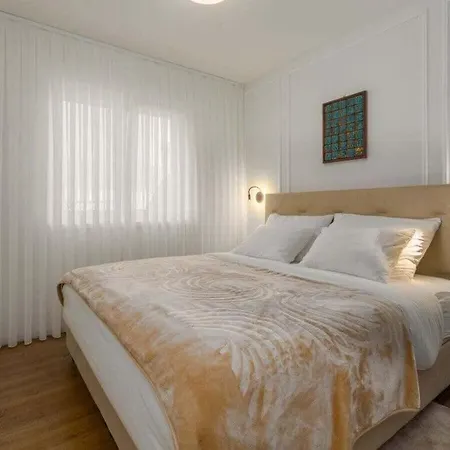 Lemon 3 Premium Comfortable Holiday
