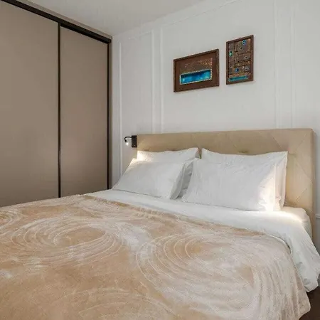 Lemon 3 Premium Comfortable Holiday Porec